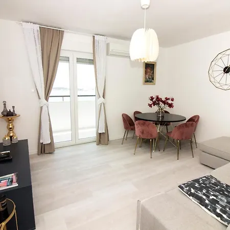 Sea La Vie Centre Apartman *